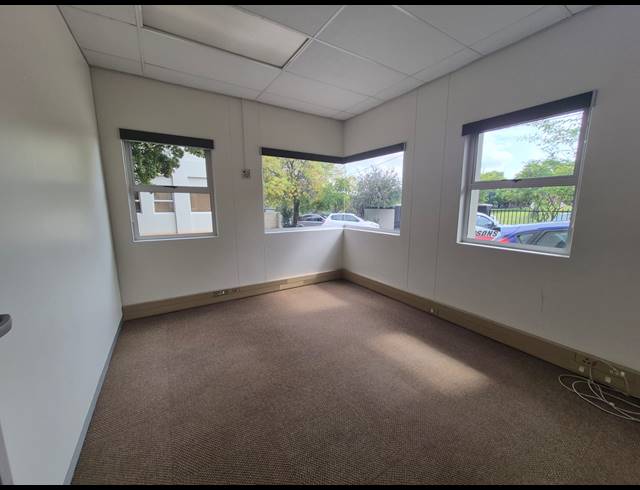 240M² OFFICE TO LET IN PAARDEPLAATS AH